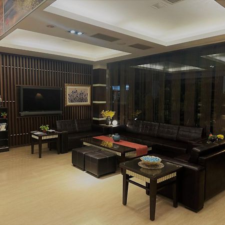Young Soarlan Hotel - Tainan Exterior foto