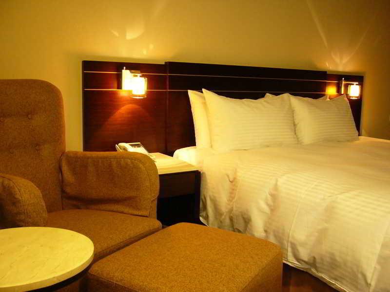 Young Soarlan Hotel - Tainan Exterior foto