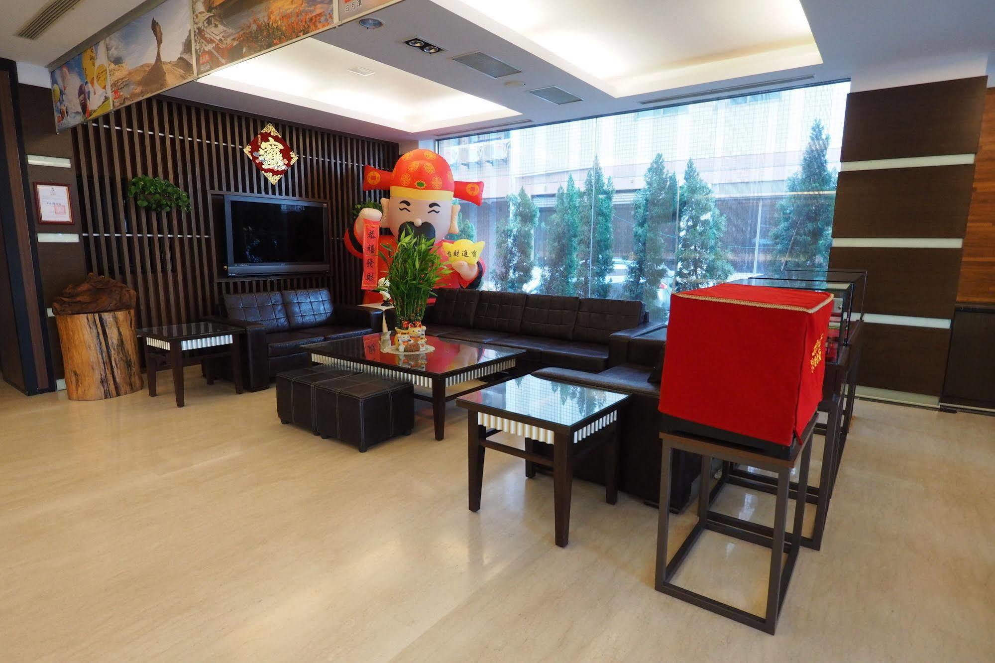 Young Soarlan Hotel - Tainan Exterior foto