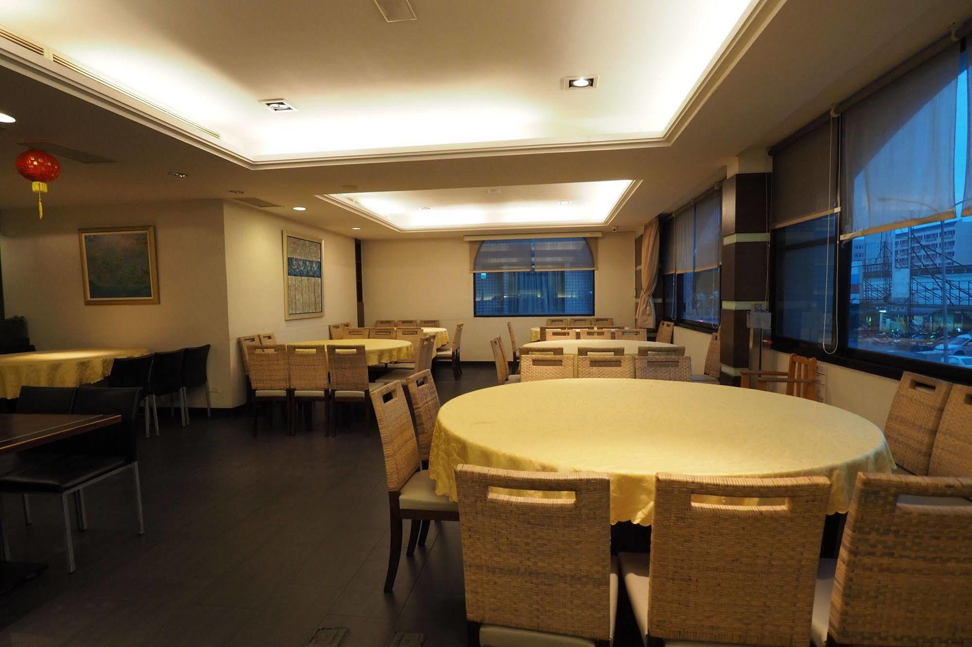 Young Soarlan Hotel - Tainan Exterior foto